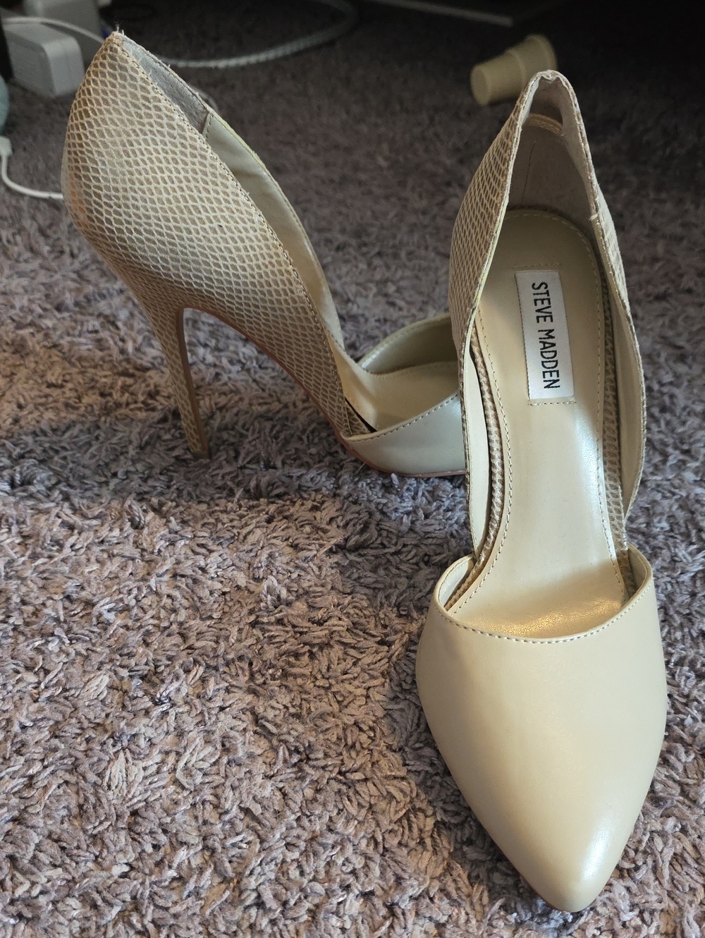 Steve Madden Nude Textured Pointed-Toe Pumps